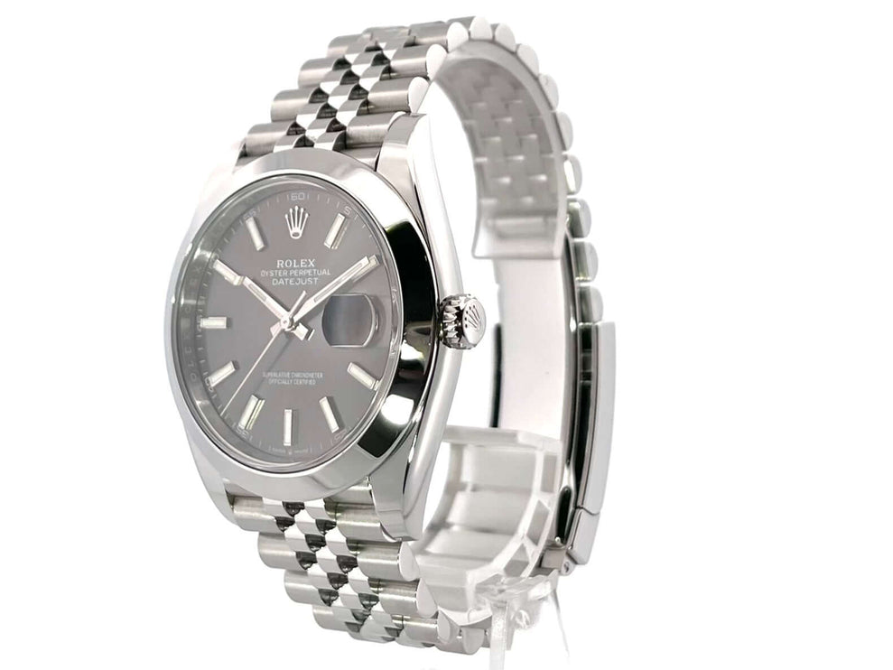 Rolex Datejust 41 Edelstahl 126300 Armbanduhr mit Rhodium Zifferblatt und Jubile-Band aus poliertem Edelstahl.