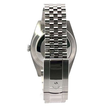 Rückseite der Rolex Datejust 41 Edelstahl 126300 mit poliertem und satiniertem Jubile-Armband und Faltschließe.