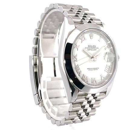 Rolex Datejust 41 Oystersteel 126300 Uhr mit weißem Zifferblatt und römischen Ziffern, Edelstahl Jubile-Band, polierte Lünette.
