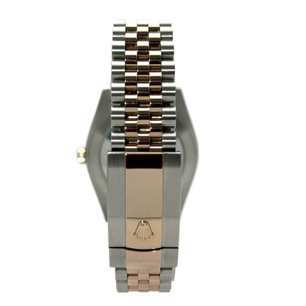 Rückansicht der Rolex Datejust 41 Ref. 126301 mit Edelstahl und Everose-Gold Jubile-Band.