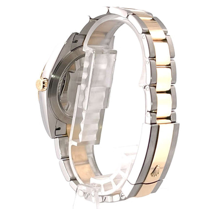 Rückansicht der Rolex Datejust 41 Edelstahl Gelbgold Ref. 126303 mit zweifarbigem Oyster-Armband, Faltschließe und polierten Gliedern.