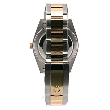 Rückansicht der Rolex Datejust 41 Edelstahl Gelbgold Ref. 126303 mit Oyster Armband aus Edelstahl und 18 kt Gelbgold.