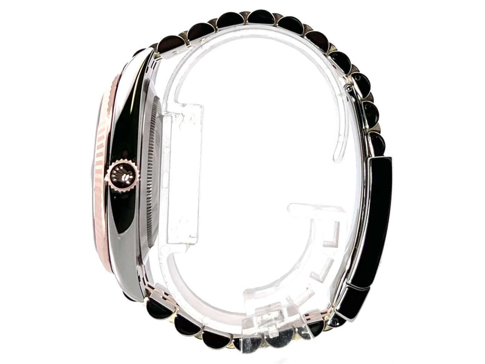 Seitenansicht Rolex Datejust 41 Edelstahl Everose-Gold 126331 mit Jubile-Band und geriffelter 18 kt Everose-Gold Lünette.