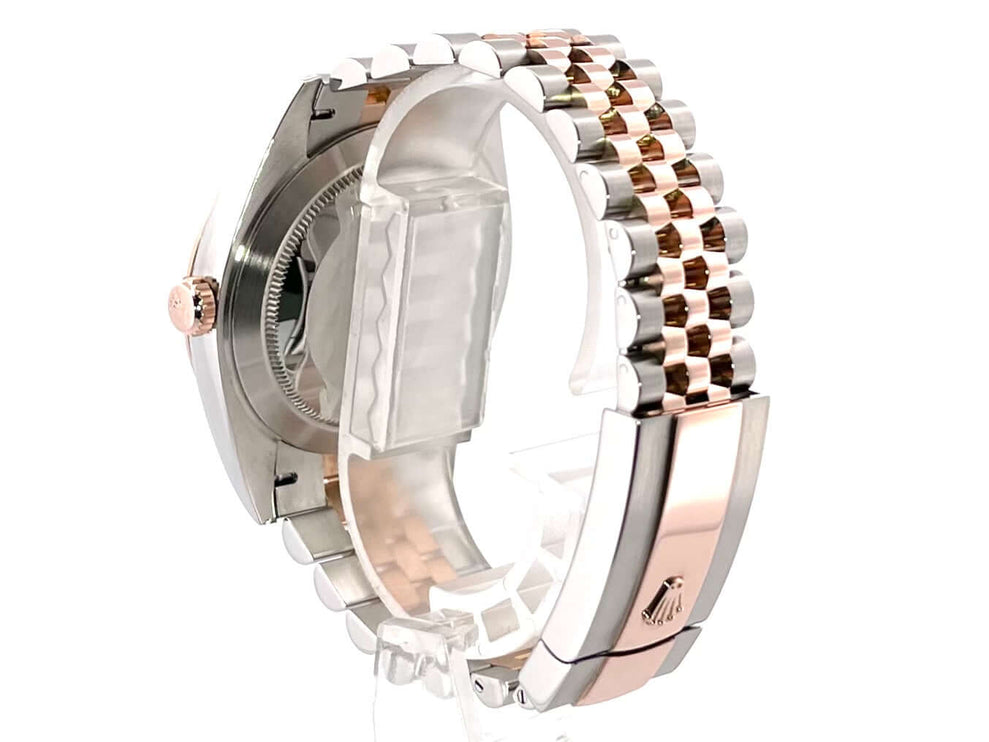 Rückseite der Rolex Datejust 41 Edelstahl Everose-Gold Ref. 126331 mit zweifarbigem Jubilé-Armband und Faltschließe.