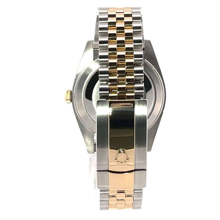 Rückansicht einer Rolex Datejust 41 Ref. 126333 mit Jubile-Armband aus Edelstahl und Gelbgold.
