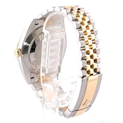 Rückansicht einer Rolex Datejust 41 Edelstahl Gelbgold 126333 mit Jubilé-Armband aus Edelstahl und 18 kt Gelbgold, poliert und satiniert.