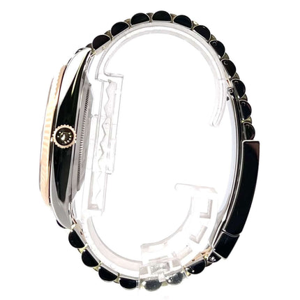 Seitenansicht der Rolex Datejust 41 Edelstahl/Gelbgold Ref. 126333 mit schwarzem Zifferblatt und Jubile-Armband