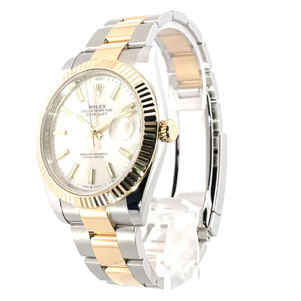 Rolex Datejust 41 Edelstahl Gelbgold Ref. 126333 mit silbernem Zifferblatt und Oyster Armband aus Edelstahl / 18 kt Gelbgold.