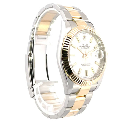 Rolex Datejust 41 Edelstahl Gelbgold Ref. 126333, Silberzifferblatt, geriffelte Lünette, Oyster-Armband aus Edelstahl und 18 kt Gelbgold, Uhr aus 2021