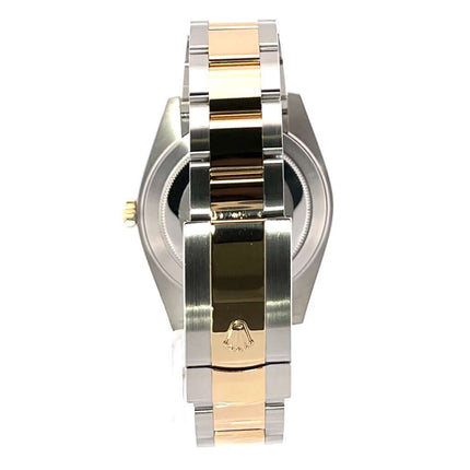Rückansicht der Rolex Datejust 41 Edelstahl Gelbgold 126333, Edelstahl- und 18 kt Gelbgold-Armband mit Faltschließe.