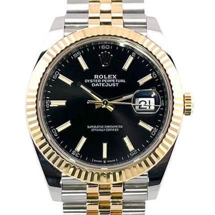 Rolex Datejust 41 Edelstahl Gelbgold 126333 mit schwarzem Zifferblatt und Jubile-Band aus Edelstahl und 18 kt Gelbgold.