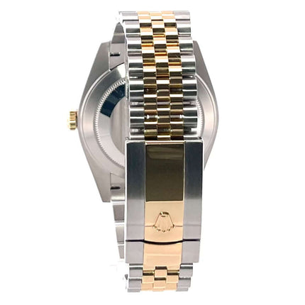 Rückansicht der Rolex Datejust 41 Edelstahl Gelbgold Ref. 126333 mit Jumbo Armband in Edelstahl und 18 kt Gelbgold mit Faltschließe
