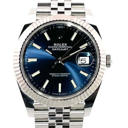 Rolex Datejust 41 Edelstahl Weißgold 126334 mit blauem Zifferblatt und Jubile-Band, aus 2020.