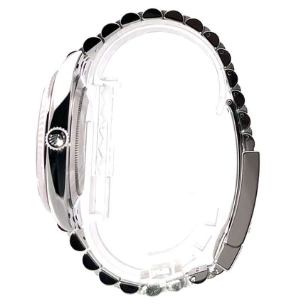 Seitenansicht der Rolex Datejust 41 Edelstahl Weißgold 126334 mit Jubile-Band und geriffelter Lünette aus 18 kt Weißgold.