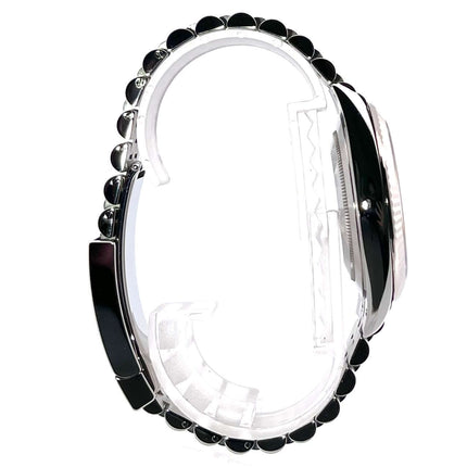 Rolex Datejust 41 Edelstahl Weißgold Seitenansicht, Profilansicht des Uhrengehäuses und Jubile-Bands gegen weißen Hintergrund.