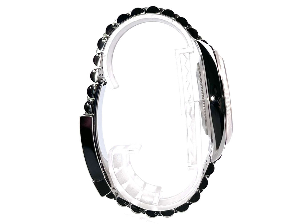 Rolex Datejust 41 Edelstahl Weißgold Seitenansicht, Profilansicht des Uhrengehäuses und Jubile-Bands gegen weißen Hintergrund.