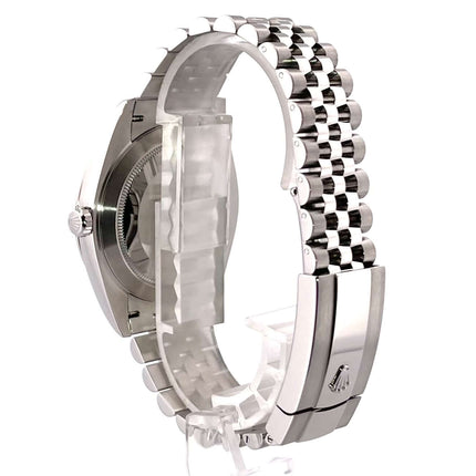 Rückseite Rolex Datejust 41 Edelstahl Weißgold 126334 mit poliertem und satiniertem Jubilé-Armband, Sicht auf Faltschließe.