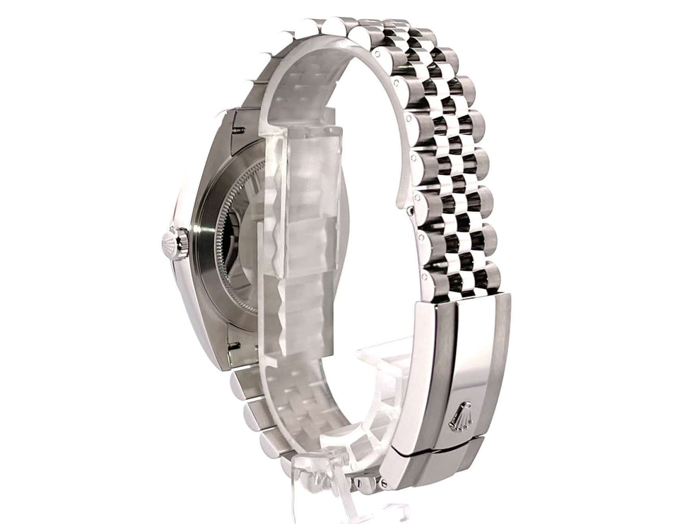 Rückseite Rolex Datejust 41 Edelstahl Weißgold 126334 mit poliertem und satiniertem Jubilé-Armband, Sicht auf Faltschließe.