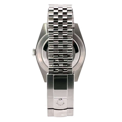 Rückseite des Rolex Datejust 41 Edelstahl Weißgold 126334 mit poliertem Jubile Armband und Faltschließe.