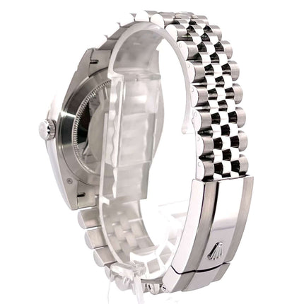 Rückansicht der Rolex Datejust 41 Ref. 126334, Edelstahlgehäuse und Weißgold-Lünette, Jubile-Band aus Edelstahl mit Faltschließe.