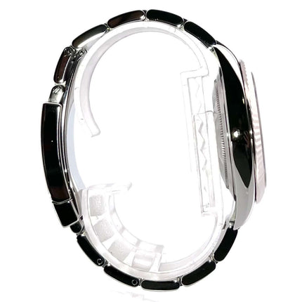 Seitenansicht der Rolex Datejust 41 Edelstahl Weißgold 126334 Rhodium, Armband und Gehäusedesign sichtbar.