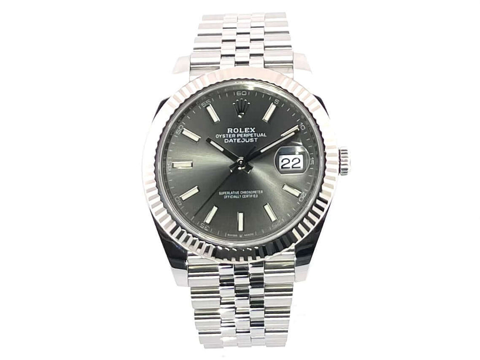 Rolex Datejust 41 Edelstahl Weißgold 126334 mit rhodiumfarbenem Zifferblatt und Jubile-Armband aus Edelstahl.