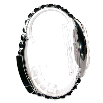 Seitenansicht der Rolex Datejust 41 Edelstahl Weißgold 126334 mit Jubile-Armband.