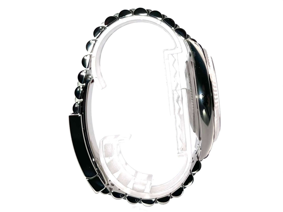 Seitenansicht der Rolex Datejust 41 Edelstahl Weißgold 126334 mit Jubile-Armband.