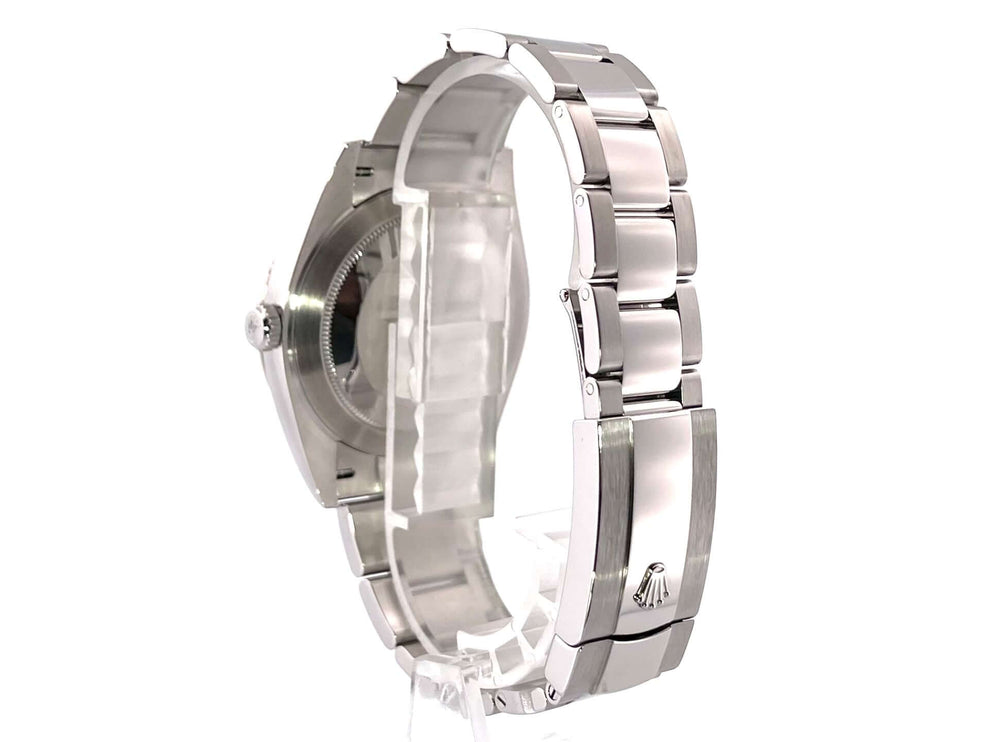 Rückansicht der Rolex Datejust 41 Ref. 126334 mit poliertem und satiniertem Edelstahl-Oyster-Armband und Faltschließe.