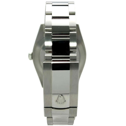 Rückansicht der Rolex Datejust 41 Edelstahl Weißgold Ref. 126334 mit poliertem Oyster Armband und Faltschließe.