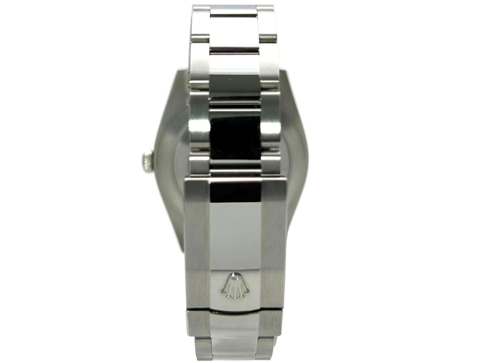 Rückansicht der Rolex Datejust 41 Edelstahl Weißgold Ref. 126334 mit poliertem Oyster Armband und Faltschließe.
