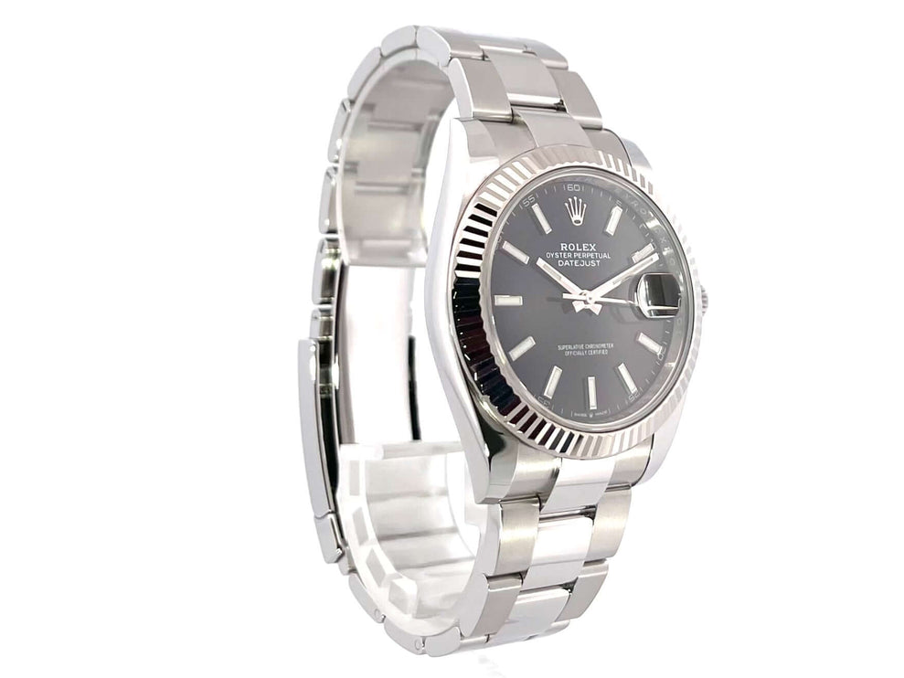 Rolex Datejust 41 Edelstahl Weißgold 126334 Schwarz aus 2022 mit schwarzem Zifferblatt und Oyster Armband aus Edelstahl.