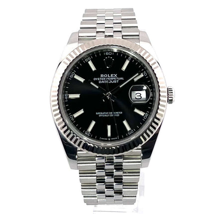 Rolex Datejust 41 Edelstahl Weißgold 126334 mit schwarzem Zifferblatt und Jubilé-Band, Leuchtindizes und Faltschließe, Model aus 2022.