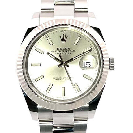 Rolex Datejust 41 Ref. 126334 Edelstahl Weißgold, Silbernes Zifferblatt, geriffelte 18 kt Weißgold Lünette, 2021, Oyster Armband.