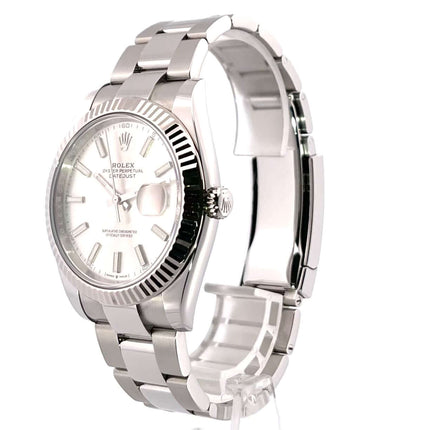 Rolex Datejust 41 Edelstahl Weißgold 126334 Silber aus 2021, 41 mm Gehäuse, geriffelte Weißgold-Lünette, Oyster Armband, Silber Zifferblatt