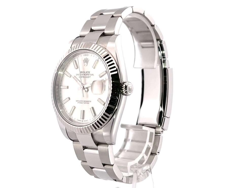 Rolex Datejust 41 Edelstahl Weißgold 126334 Silber aus 2021, 41 mm Gehäuse, geriffelte Weißgold-Lünette, Oyster Armband, Silber Zifferblatt