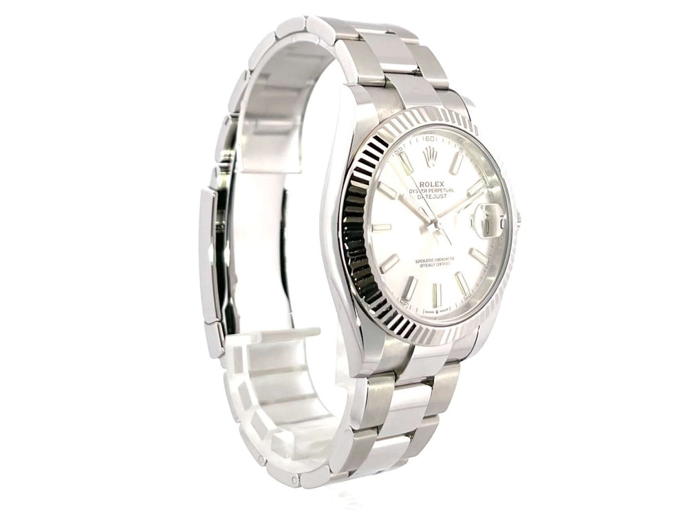 Rolex Datejust 41 Edelstahl Weißgold 126334 Silber mit poliertem und satiniertem Edelstahlgehäuse und Oyster Armband, Silberfarbenes Zifferblatt