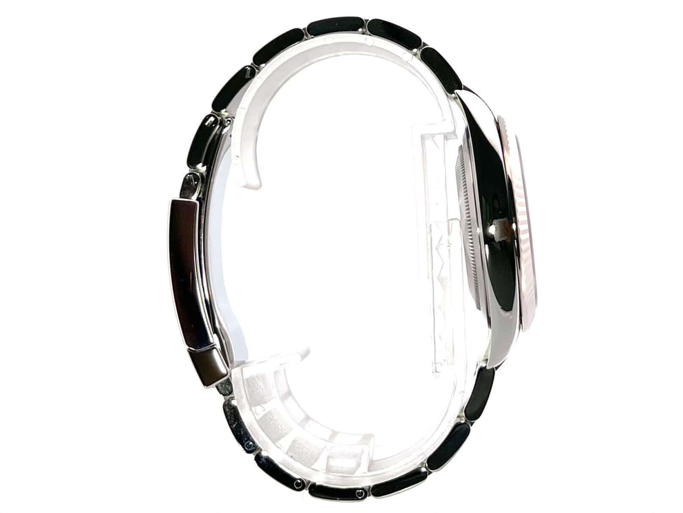 Rolex Datejust 41 Ref. 126334 seitliche Ansicht, Edelstahl/Weißgold Armband, poliert und satiniert, 41 mm Gehäuse.