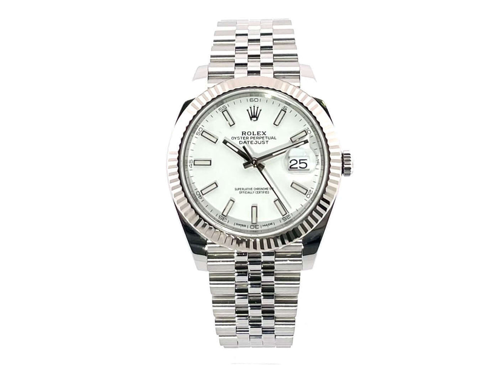 Rolex Datejust 41 Edelstahl Weißgold 126334 mit weißem Zifferblatt und Jubile-Band, poliertes und satiniertes Edelstahlgehäuse, 18 kt Lünette.