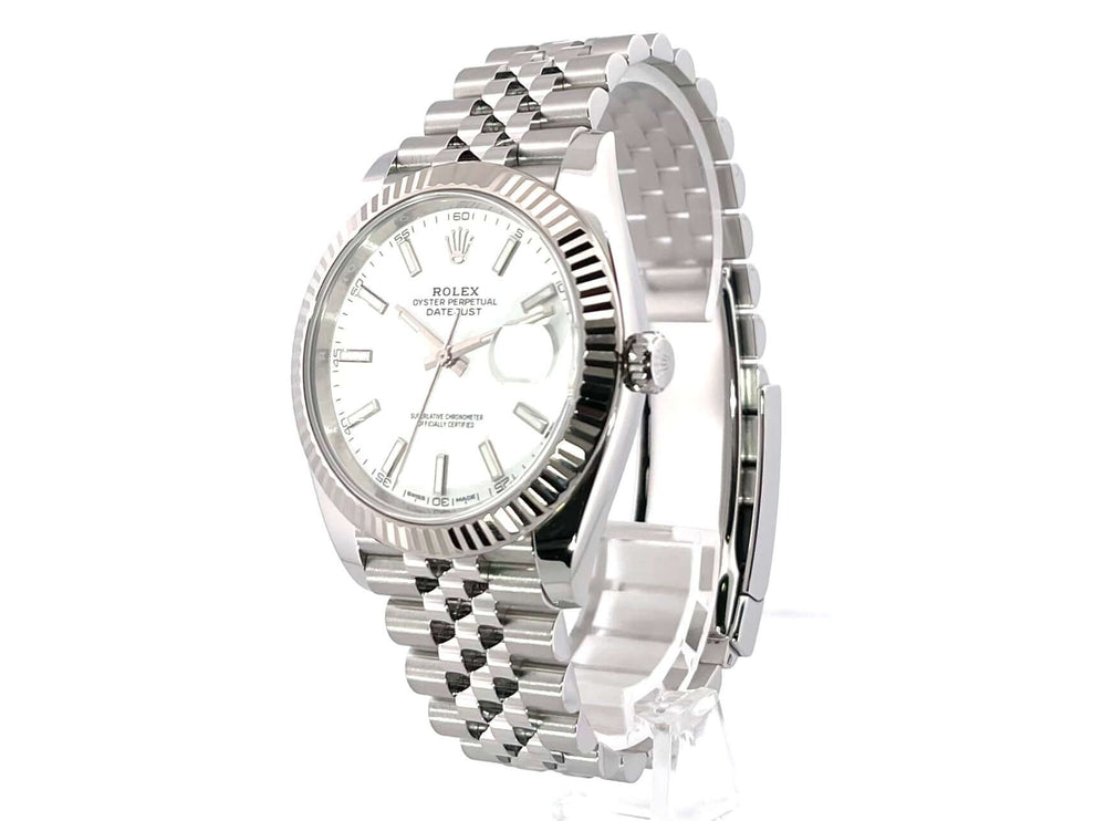 Rolex Datejust 41 Edelstahl Weißgold 126334 mit weißem Zifferblatt und Jubile-Band, poliertes und satiniertes Edelstahlgehäuse, Weißgold Lünette