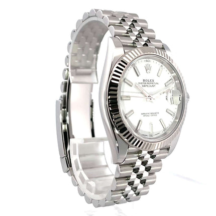 Rolex Datejust 41 Edelstahl Weißgold 126334 mit weißem Zifferblatt und Jubile-Edelstahlband, poliert und satiniert, 41 mm Gehäusedurchmesser