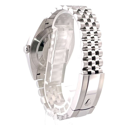 Rückansicht der Rolex Datejust 41 Edelstahl Weißgold 126334 Weiß Jubile-Band mit Edelstahl Armband und Faltschließe