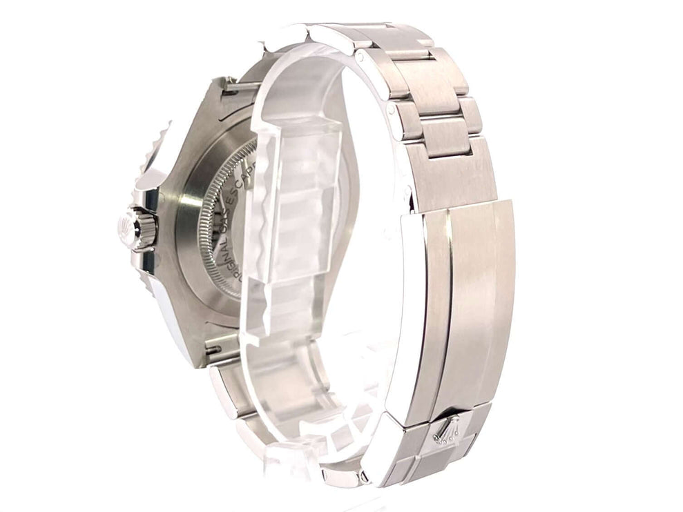 Rückseite der Rolex Sea-Dweller Ref. 126600, Edelstahl Gehäuse mit Oyster Armband, klare Sicht auf die Sicherheitsfaltschließe, Jahr 2020