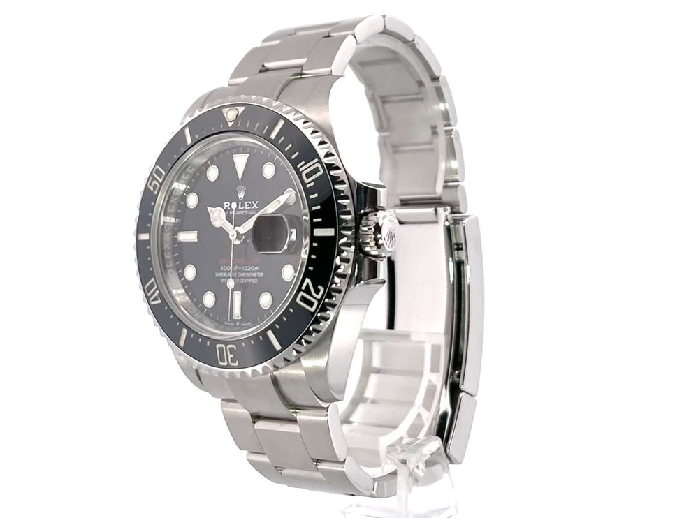 Rolex Sea-Dweller Ref. 126600 aus Edelstahl mit Oyster Armband, schwarzes Zifferblatt und Keramik Lünette, Uhr von Seite betrachtet.