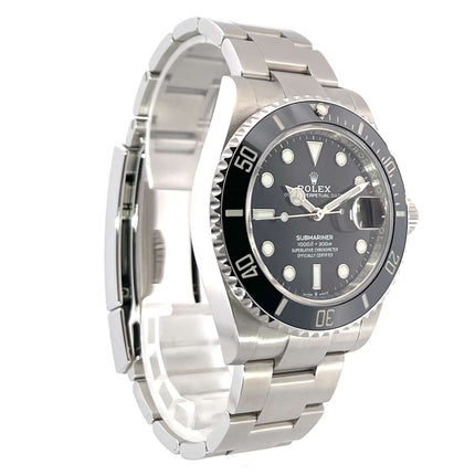 Rolex Submariner Date 126610LN aus 2020 mit schwarzem Zifferblatt, Edelstahlgehäuse und Oyster-Armband auf weißem Hintergrund.