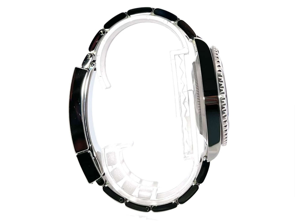 Rolex Submariner Date 126610LN Seitenansicht, Edelstahlgehäuse poliert und satiniert, schwarzer Keramik Lünette, elagantes Oysterarmband