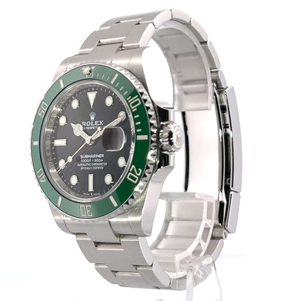 Rolex Submariner Date Edelstahl 126610LV mit grünem Keramik Lünette, schwarzem Zifferblatt und poliertem Edelstahl-Gehäuse, Seitenansicht.