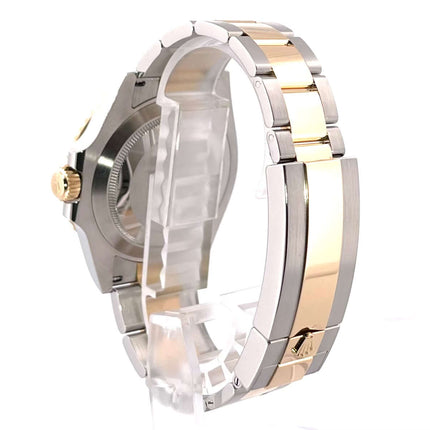 Rückansicht des Rolex Submariner Date 41 Edelstahl Gelbgold 126613LB Armbands aus poliertem und satiniertem Edelstahl und 18 Karat Gelbgold