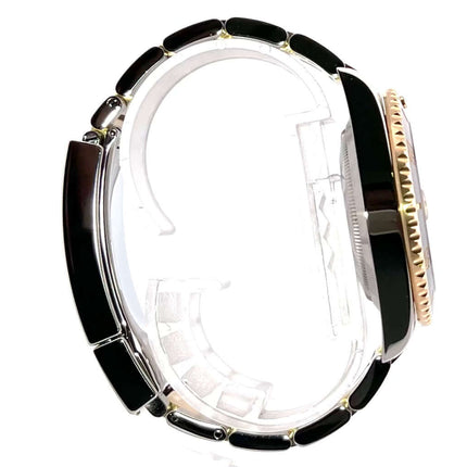 Rolex Submariner Date 41 seitliche Ansicht, Edelstahl und 18 Karat Gelbgold Armband, Gehäuse mit schwarzer Keramik Einlage, Modell 126613LN