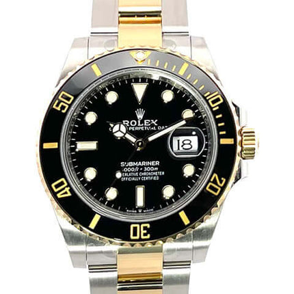 Rolex Submariner Date 41 Edelstahl Gelbgold 126613LN aus 2023 mit schwarzem Zifferblatt und Oyster Armband.